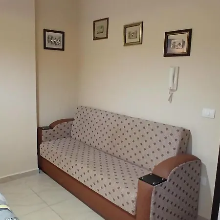 Giorgio's On The Sea 2 *