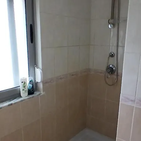 Giorgio's On The Sea 2 *